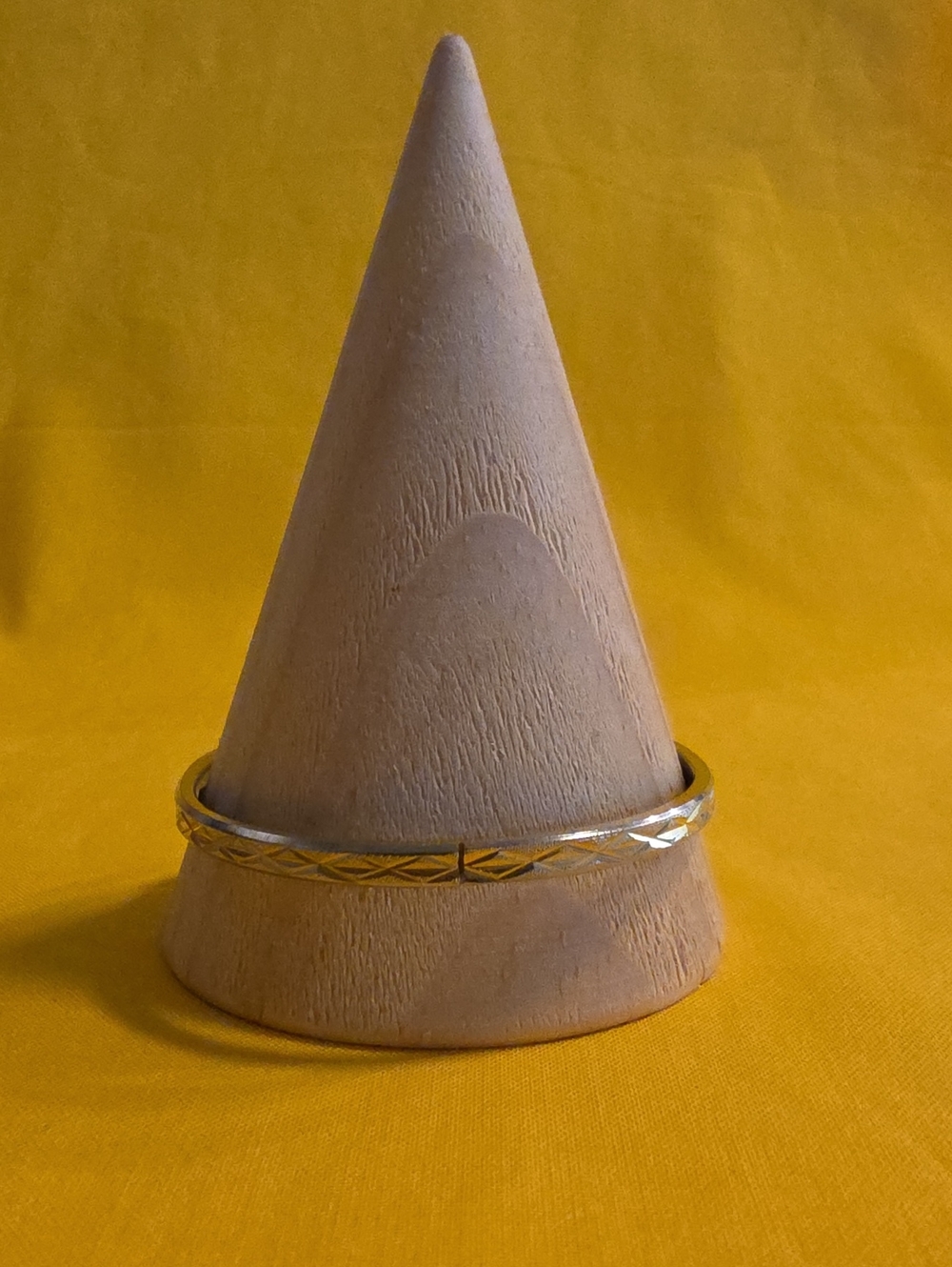 Vintage-Style ▪︎ Gold-Tone Hinged Bangle Bracelet ▪︎ Diamond-Cut Texture
